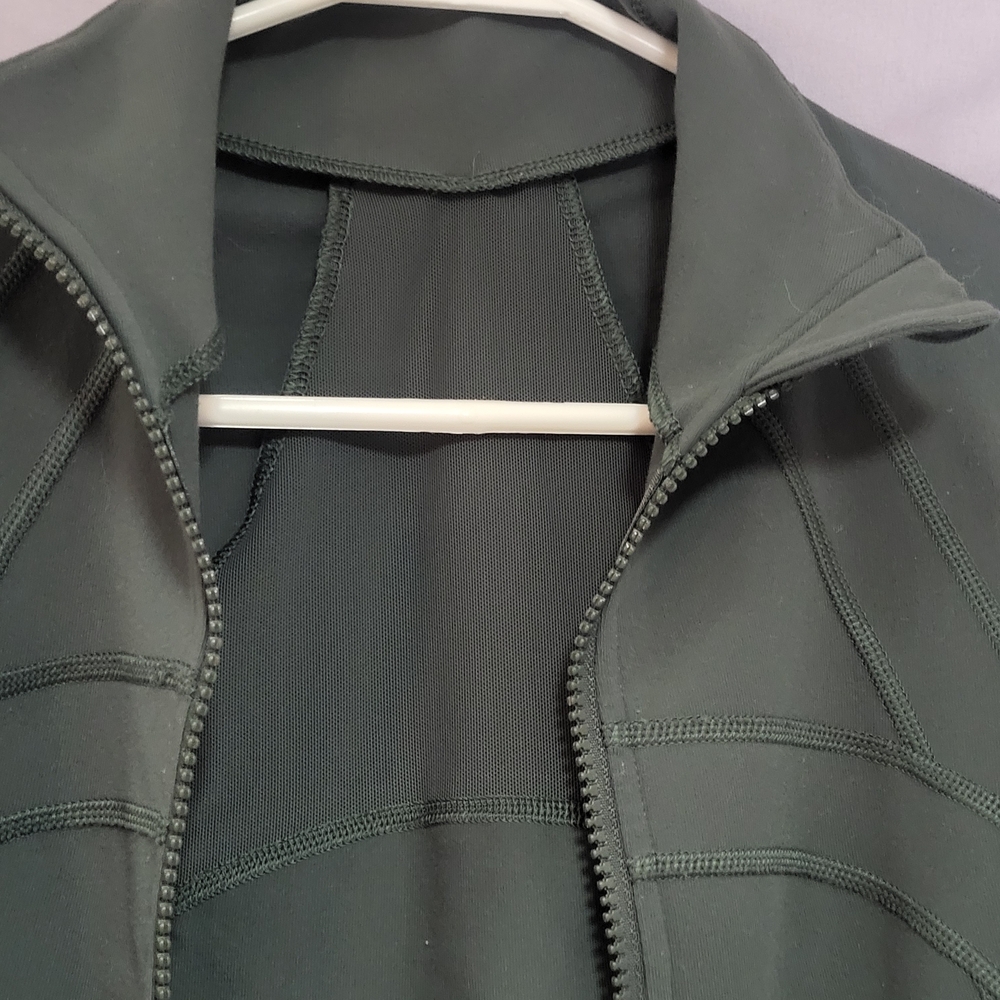 Lululemon Athletica Sage Green Zip-Up - Picture 4 of 9